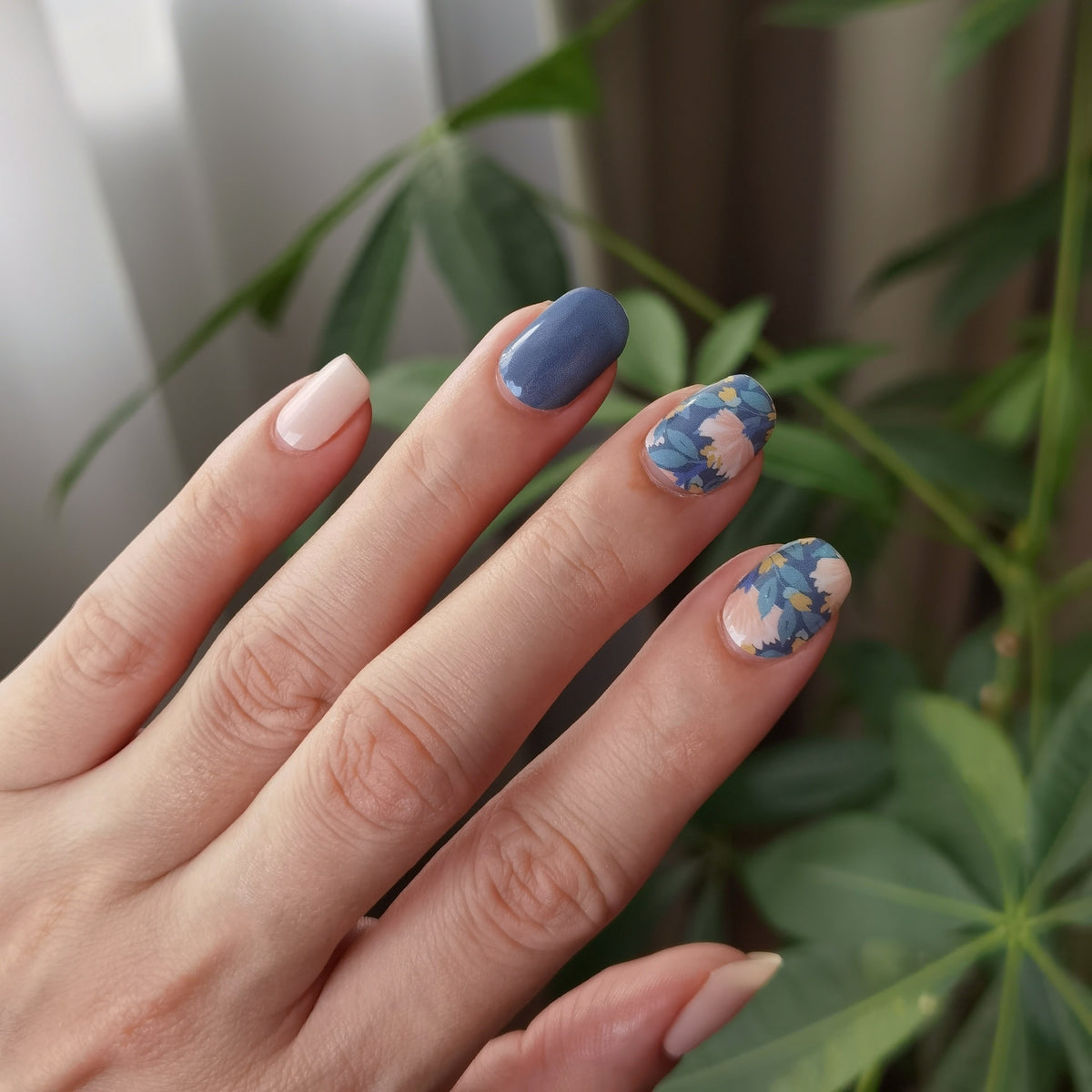 Elegant Floral Gel Short Nails