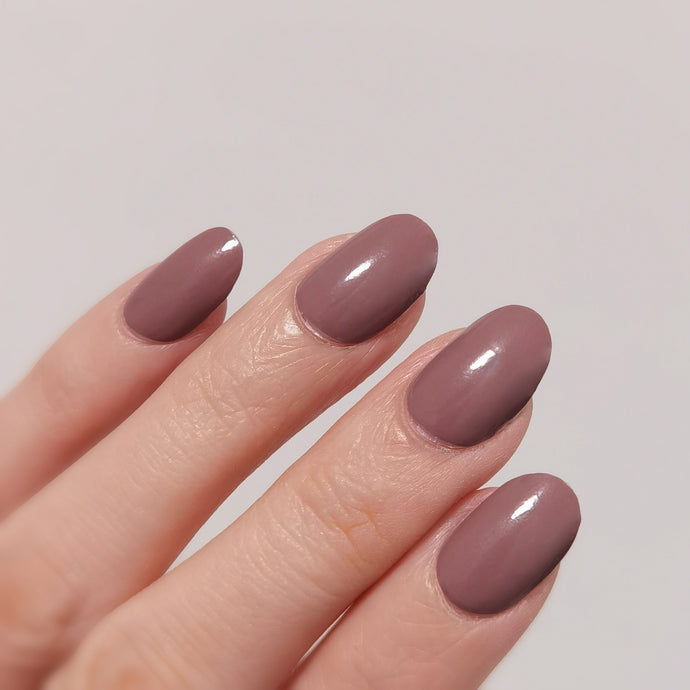 Buy Coffee Brown (Solid) Premium Designer Nail Polish Wraps & Semicured Gel Nail Stickers at the lowest price in Singapore from NAILWRAP.CO. Worldwide Shipping. Achieve instant designer nail art manicure in under 10 minutes - perfect for bridal, wedding and special occasion.