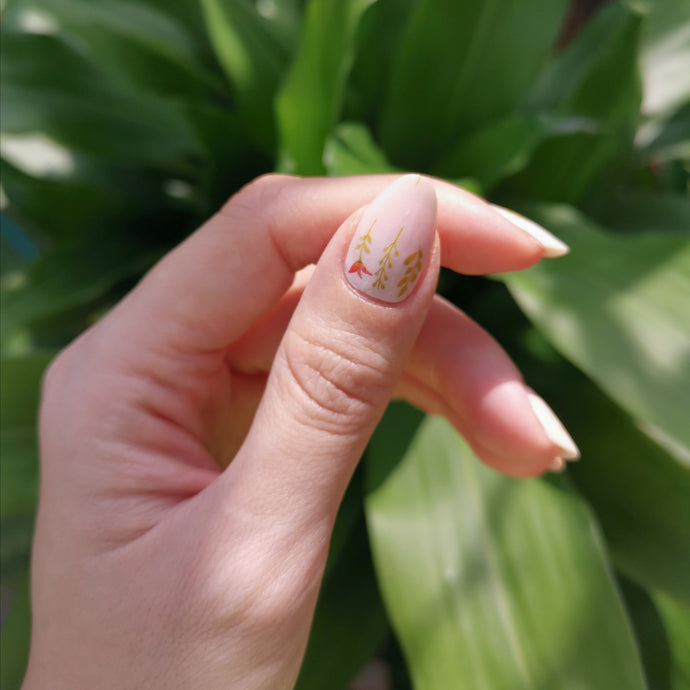 Buy Dainty Peach Floral Premium Designer Nail Polish Wraps & Semicured Gel Nail Stickers at the lowest price in Singapore from NAILWRAP.CO. Worldwide Shipping. Achieve instant designer nail art manicure in under 10 minutes - perfect for bridal, wedding and special occasion.