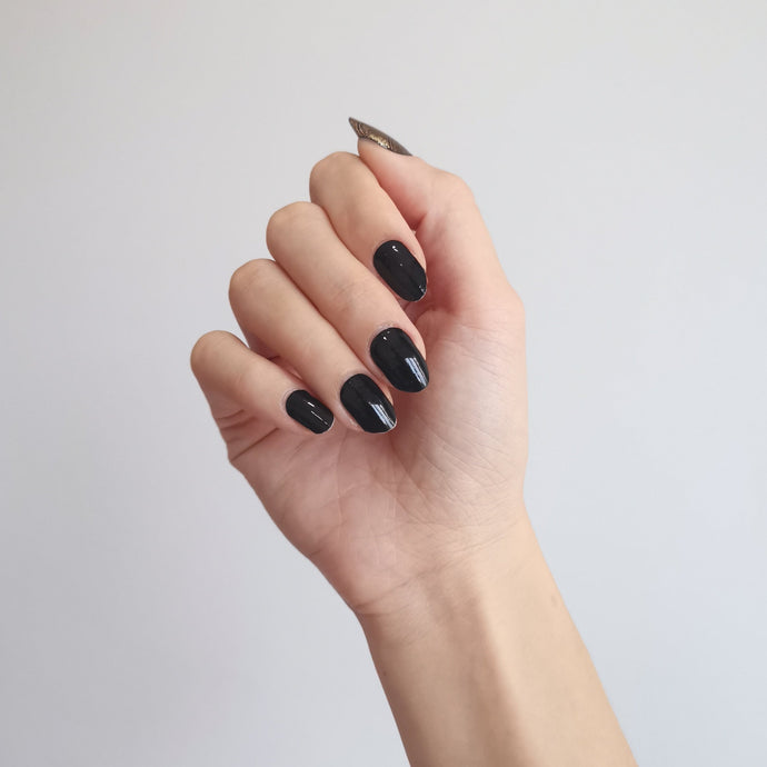 Buy Black Out (Solid) Premium Designer Nail Polish Wraps & Semicured Gel Nail Stickers at the lowest price in Singapore from NAILWRAP.CO. Worldwide Shipping. Achieve instant designer nail art manicure in under 10 minutes - perfect for bridal, wedding and special occasion.