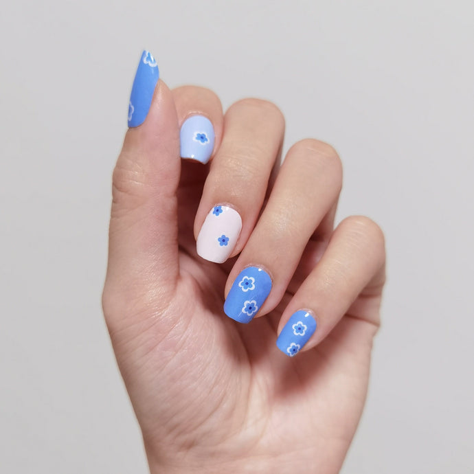 Buy Petite Florals Premium Designer Nail Polish Wraps & Semicured Gel Nail Stickers at the lowest price in Singapore from NAILWRAP.CO. Worldwide Shipping. Achieve instant designer nail art manicure in under 10 minutes - perfect for bridal, wedding and special occasion.