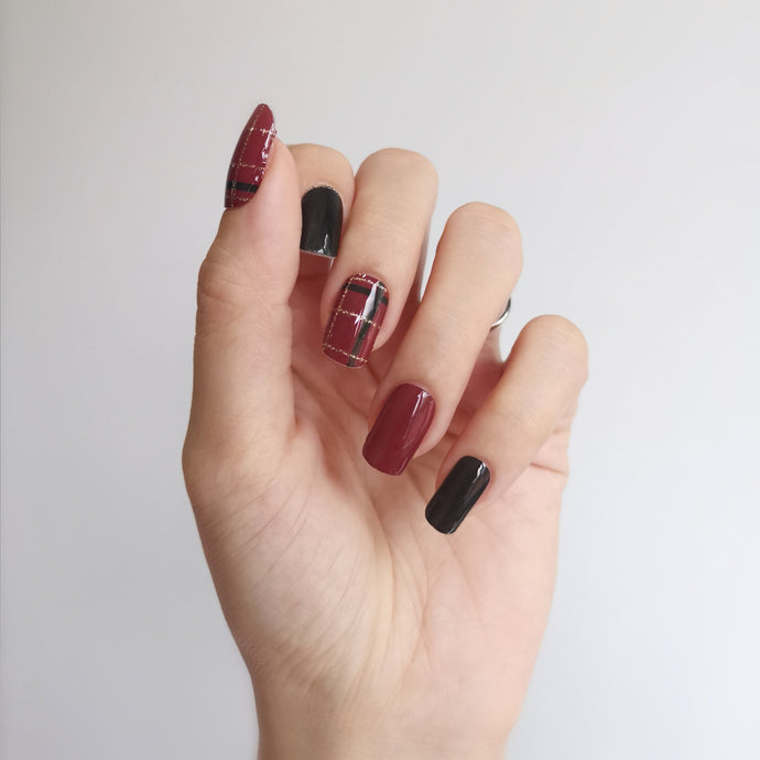 Buy Classic Plaid Premium Designer Nail Polish Wraps & Semicured Gel Nail Stickers at the lowest price in Singapore from NAILWRAP.CO. Worldwide Shipping. Achieve instant designer nail art manicure in under 10 minutes - perfect for bridal, wedding and special occasion.